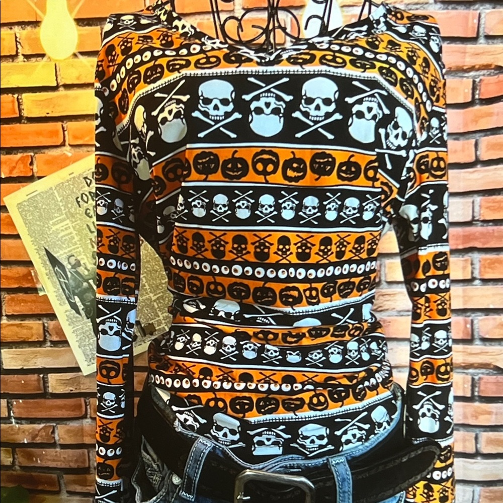 👚 No Boundaries – Skull Print Long Sleeve Top – Orange/Black – Sz XL / O
